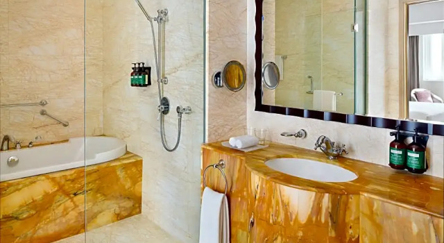 Двухместный полулюкс клубный Crowne Plaza - Dubai Jumeirah by IHG