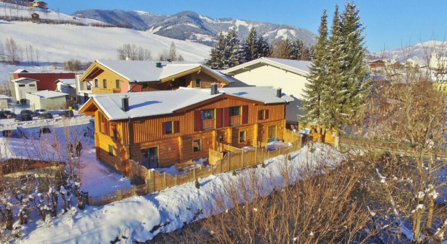 Spacious Chalet in Kaprun with Hot Tub