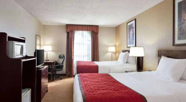 Четырёхместный номер Standard Ramada by Wyndham Elizabethtown