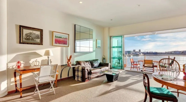 QV Lovely on the Water Apartment - 329
