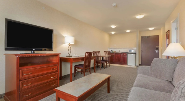 Двухместный люкс Days Inn & Suites by Wyndham Langley
