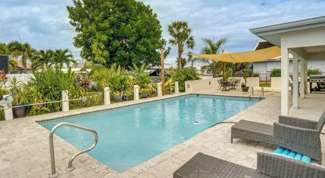 Коттедж Fish, Swim & Boat: Riverfront Port Charlotte Home