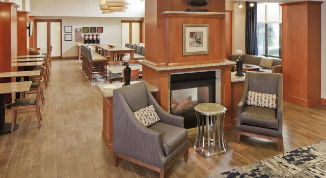 Hampton Inn & Suites Providence / Smithfield, Varaa Hotelli Hotellit New England uima-altaalla, Uima-allas
