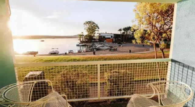 Четырёхместный номер Standard с балконом The Nautical Beachfront Resort