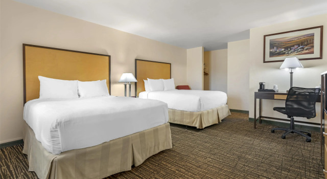 Четырёхместный номер Standard Best Western Petaluma Inn