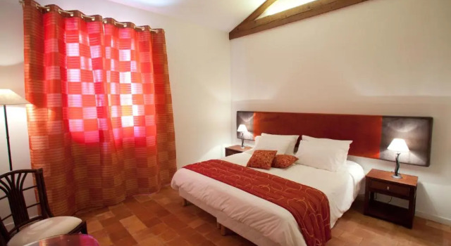 Phoenicia, Rezerwuj Hotel Nissan-lez-Enserune Hérault