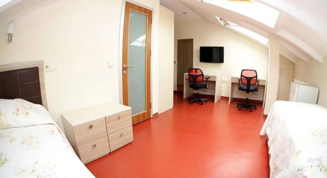 İkiz Palmiye Kiz Oğrenci Pansiyonu - Caters to Women - Hostel, Varaa Hostelli Hotellit Marmara-alue pysäköinnillä, Pysäköinti