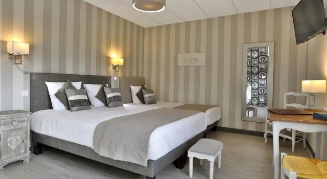 Трёхместный номер Standard с видом на сад Logis Hôtel-Restaurant Les Voyageurs