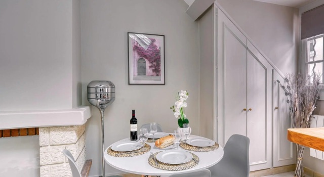 2066 - Saint Germain des Prés - Amazing Duplex, Забронировать Отель Париж Иль-де-Франс, рядом с Лувр — Риволи