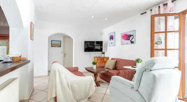 Goldhome - Montgri 117, Забронировать Отель Отели Alt Empordà с парковкой, Парковка