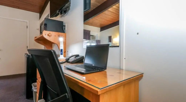 Номер Standard Lakeview Motel