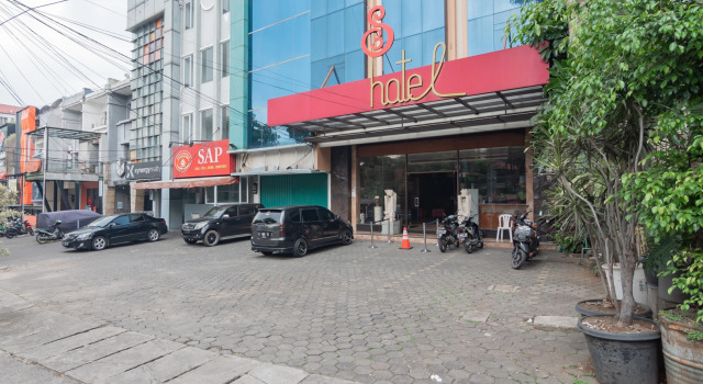 Hotel Setrasari Bandung RedPartner, Rezerwuj Hotel Hotele 3-gwiazdkowe w Bandung, w pobliżu Maranatha University, 3*