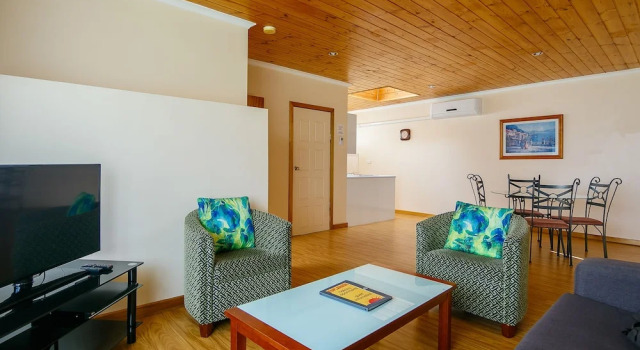Апартаменты Standard Esplanade Apartments at West Beach