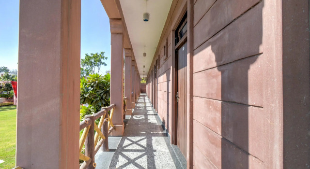 Capital O 68772 Kubergarh Resort, Забронировать Курортный отель Отели штата Раджастхана с парковкой, Парковка