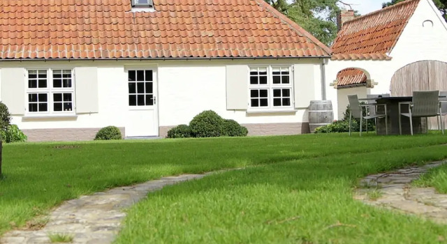 Luxurious Holiday Home With Large Garden, Sauna and not far From the Beach, Забронировать Отель Отели Западной Фландрия 3 звезды, 3*