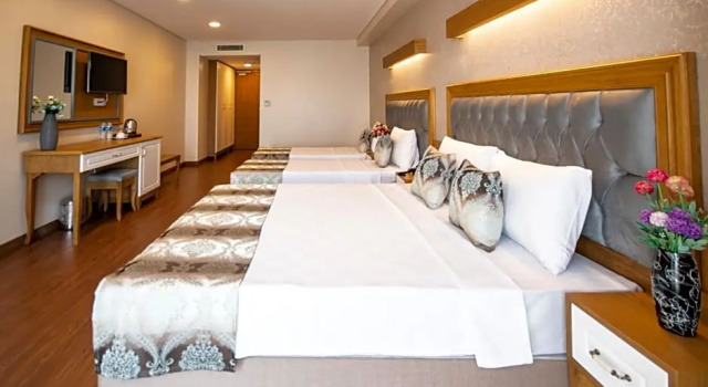 Четырёхместный номер Eliza Hotel