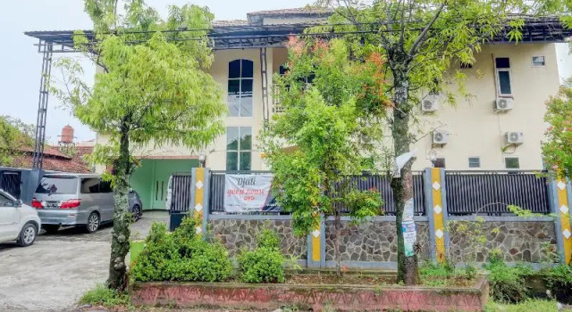 Djati Homestay Redpartner near Gor Djarum Kudus, Reserva ahora Hostal o pensión Casas de huéspedes en Kudus, Hostal o pensión