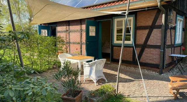 Апартаменты elbe511ferienzuhause im parkähnlichen Garten mit Teich