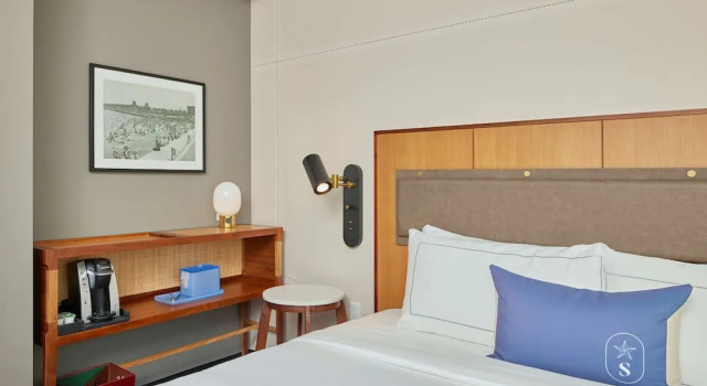 Двухместный номер Corner Sable At Navy Pier Chicago, Curio Collection By Hilton