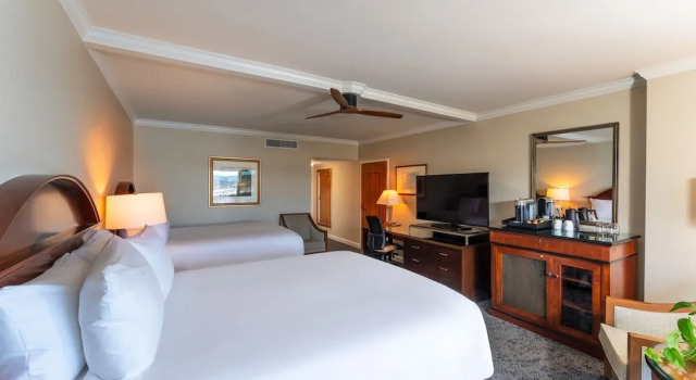 Четырёхместный номер Standard с видом на гавань Monterey Plaza Hotel & Spa