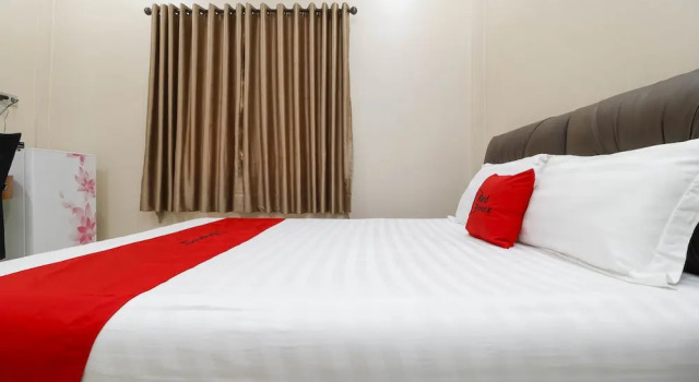 RedDoorz Plus near Dharmawangsa, Rezervasyon Otel Kebayoran Baru Cakarta, Blok A yakınında