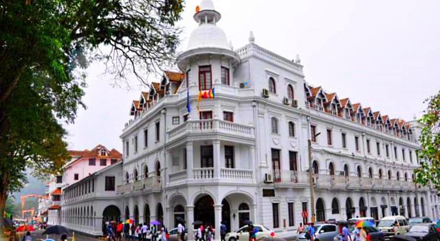 Полулюкс Queens Hotel Kandy - 160 Years of Heritage