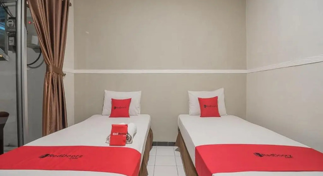 Standard Doppel Zimmer RedDoorz near Alun Alun Subang