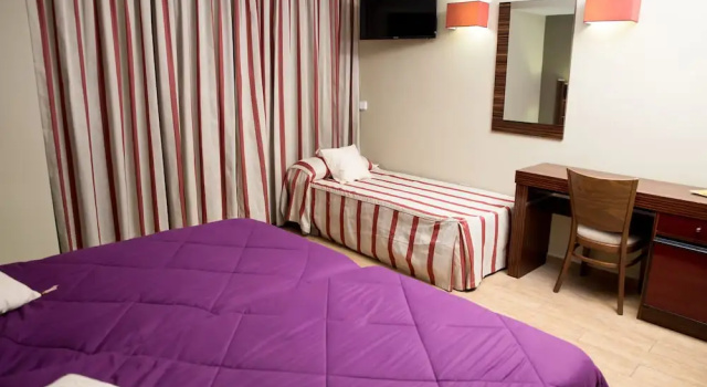 Трёхместный номер Standard с балконом Hotel Noguera El Albir