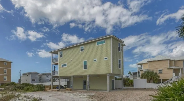 Beach Hop Apartment 4 Bedroom