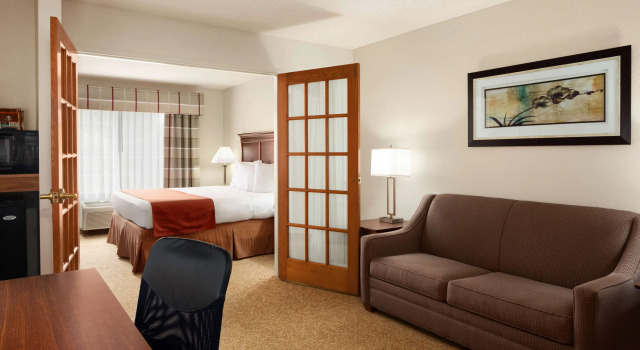 Country Inn & Suites by Radisson, Grand Rapids Airport, MI
