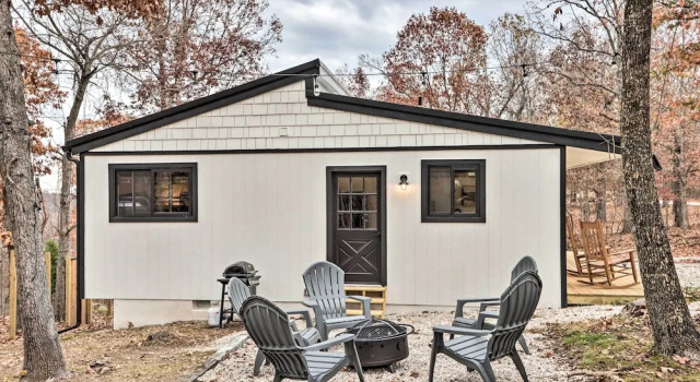 Коттедж Cottage w/ Grill & Fire Pit in Osage Beach!