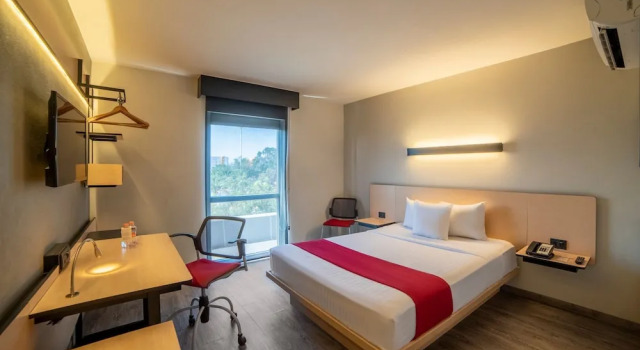 Двухместный номер Superior City Express Plus by Marriott Guadalajara Palomar