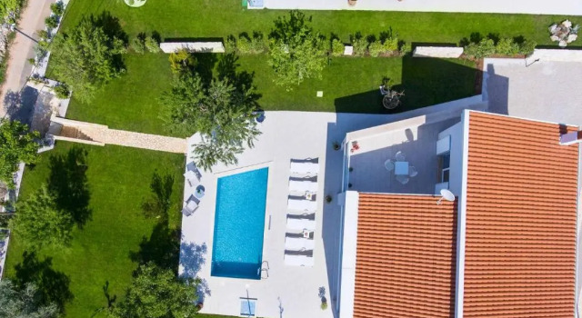 Villa White Pebble I