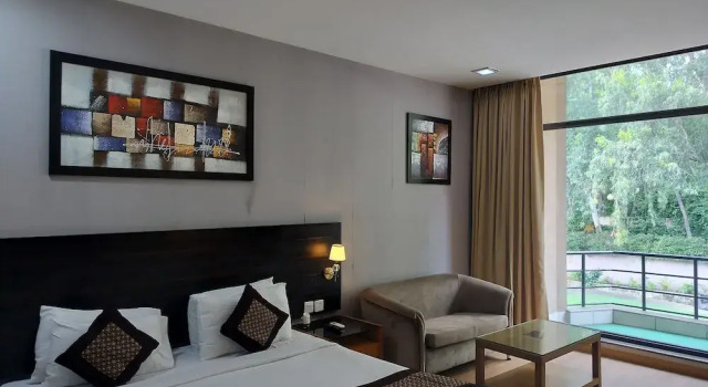 Номер Deluxe с балконом Bellanta Hotel, 7km from IGI Airport Delhi
