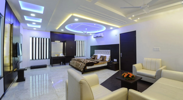 Hotel Madhushrie Agra, Забронировать Отель Отели Агры с бассейном, Бассейн