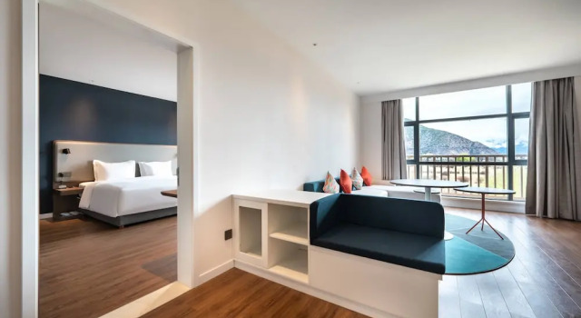 Люкс Holiday Inn Express Linzhi Airport by IHG