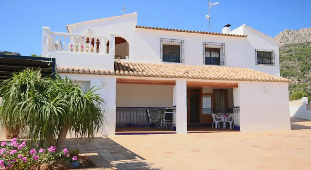 Low Price 4 Bedroom Villa With Nice View Over The Sea, Private Pool, Wifi, BBQ, Забронировать Вилла Отели Кальпе с бассейном, Бассейн
