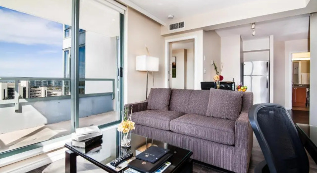 Люкс семейный с 2 комнатами Executive Hotel Vancouver Airport