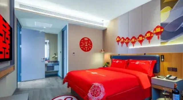 Люкс Homeinn Selected Hotel (Yangquan Taobei West Street Saiyu Park)