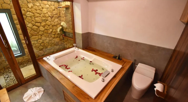 Вилла Deluxe с видом на бассейн The Nine Thipthara Klongson Resort