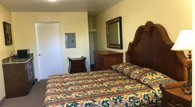 Номер Deluxe Hacienda Motel
