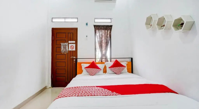 Двухместный номер Standard Oemah Ratu Hostel Syariah RedPartner