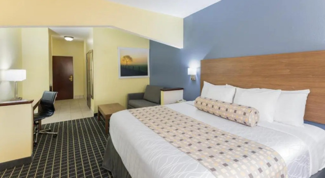 Номер Standard Days Inn & Suites by Wyndham Union City