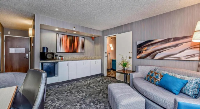 Двухместный люкс с 2 комнатами Courtyard by Marriott Boise Downtown