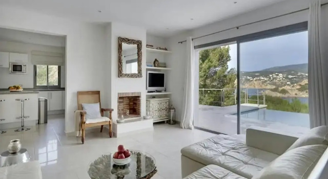Вилла Villa in Porroig with Stunning Sea Views