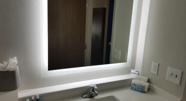 Четырёхместный люкс Holiday Inn Express & Suites - Charlotte NE - University Area by IHG