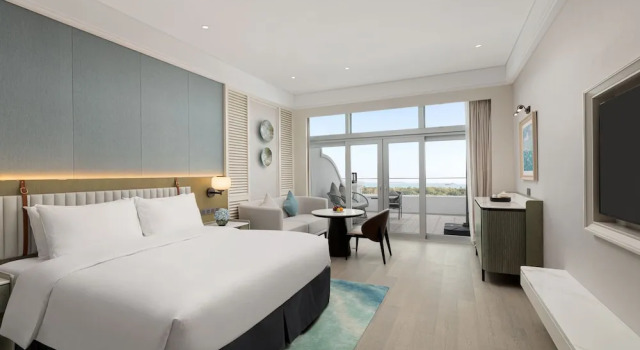 Двухместный номер Deluxe Yuehua Hotel Xiamen Seaside Hotel corridor leads to the stone exhibition hall