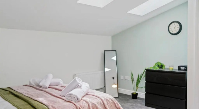 Large Duplex Penthouse in Central York - Parking, Забронировать Апартаменты/квартира Йорк Северный Йоркшир, рядом с Церковь Св. Олафа