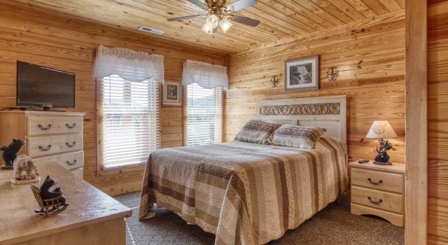 Mountain Breeze 5 Bedrooms 3 Bathrooms Cabin