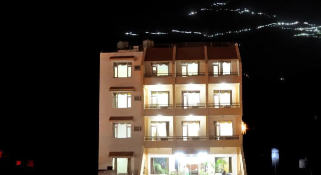 Hotel Jagdish Residency, Забронировать Отель Отели Джамму и Кашмира с парковкой, Парковка